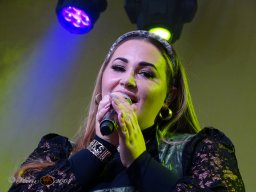 Adriana am 9.10.2024 im Wiesbauer Zelt